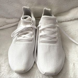White adidas Originals Women's Swift Run Shoes